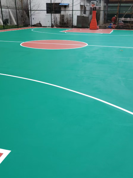 武都 球场长期使用易出现地面开裂
